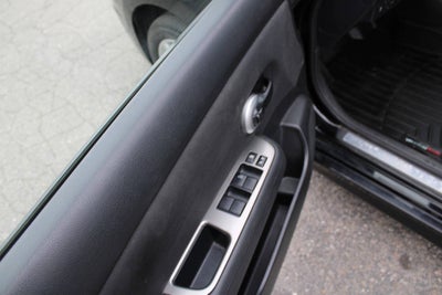 2012 Nissan Versa 1.8 SL 4dr Hatchback