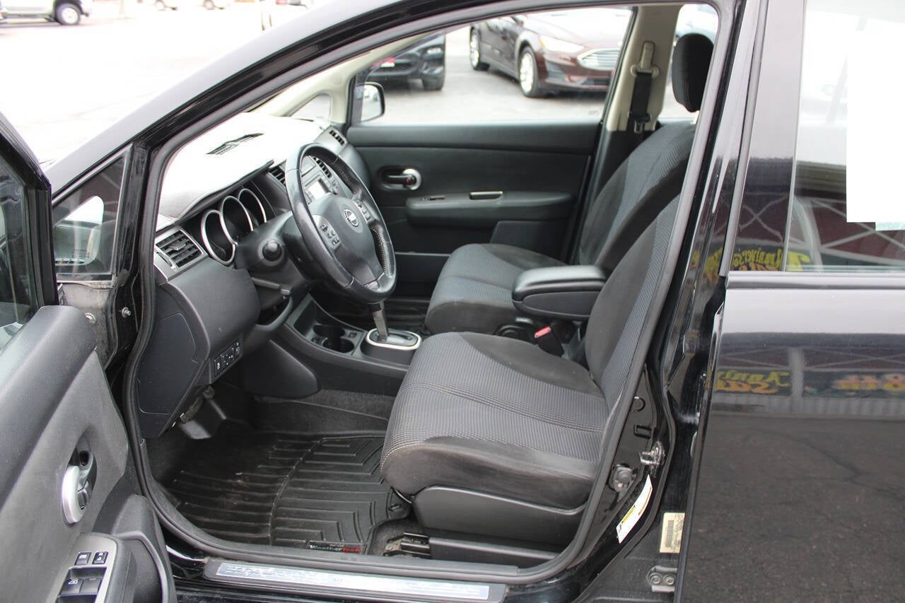 2012 Nissan Versa 1.8 SL 4dr Hatchback