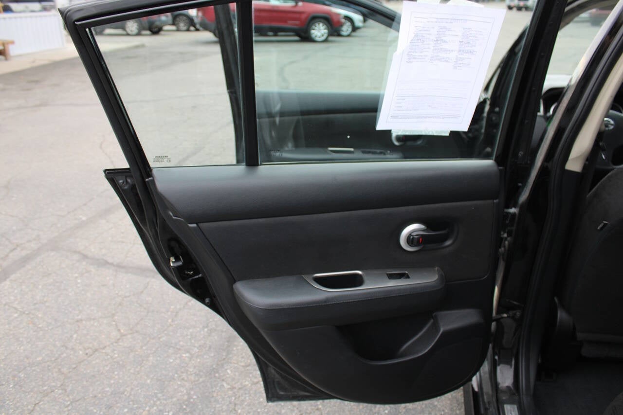 2012 Nissan Versa 1.8 SL 4dr Hatchback