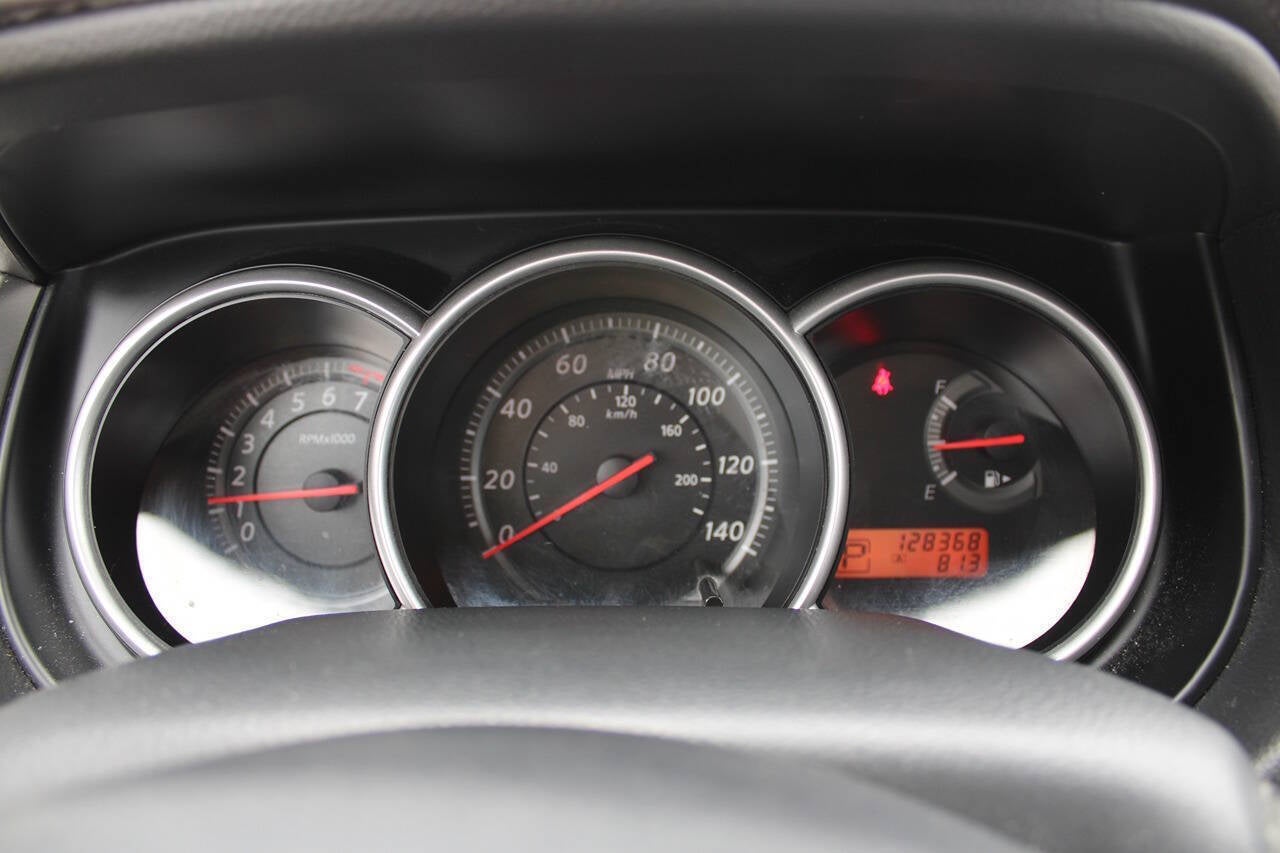 2012 Nissan Versa 1.8 SL 4dr Hatchback