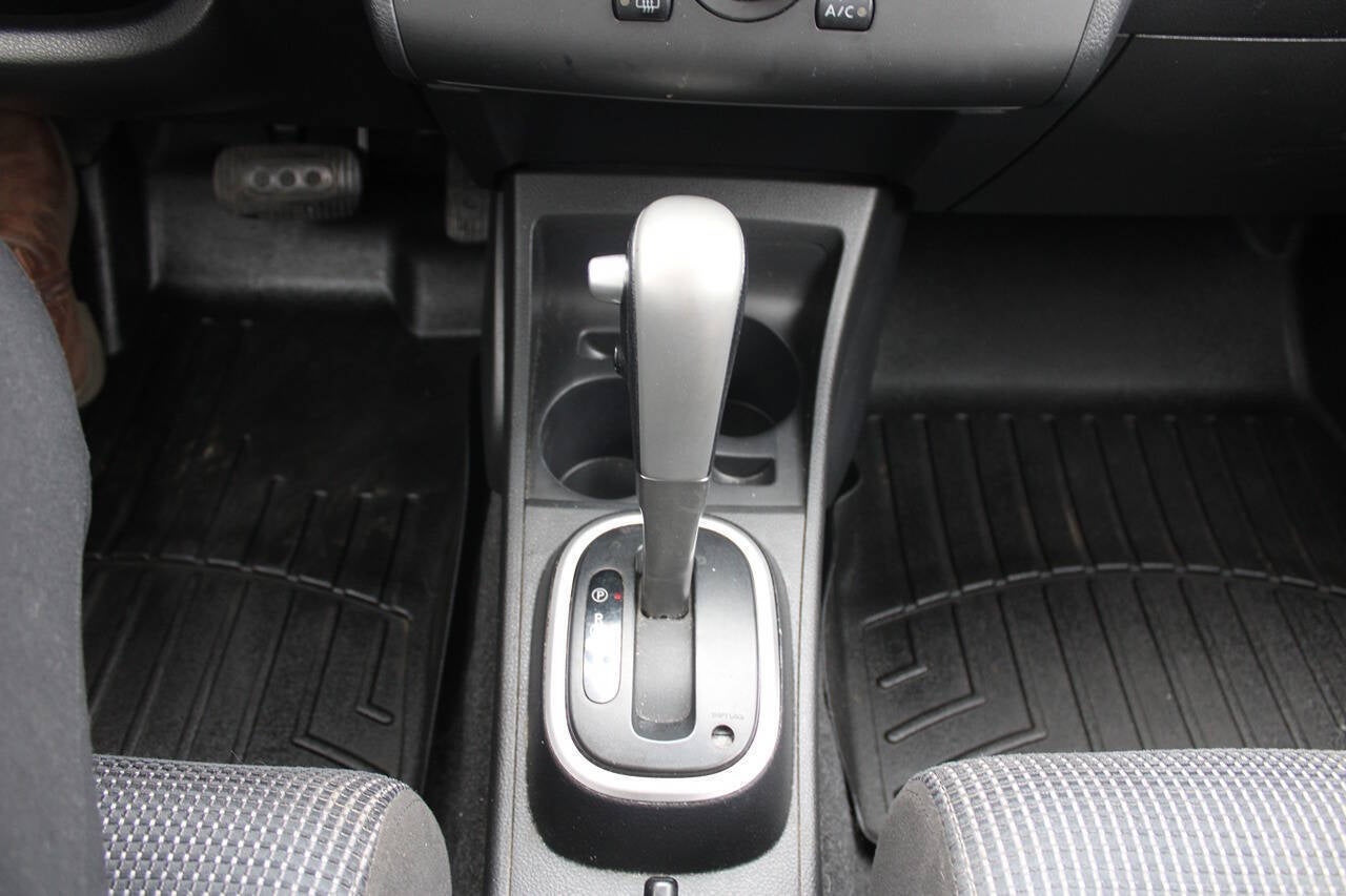 2012 Nissan Versa 1.8 SL 4dr Hatchback