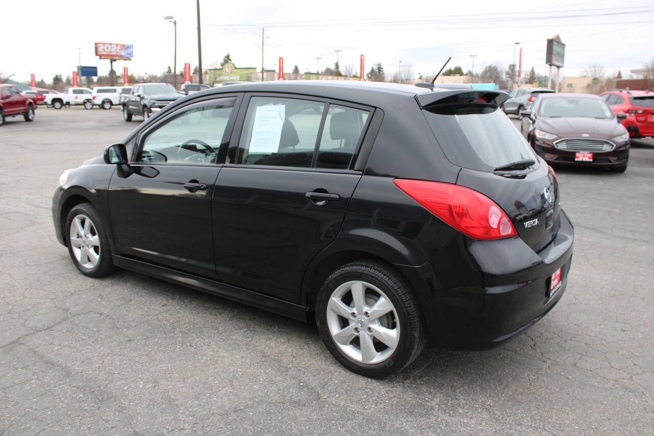 2012 Nissan Versa 1.8 SL 4dr Hatchback