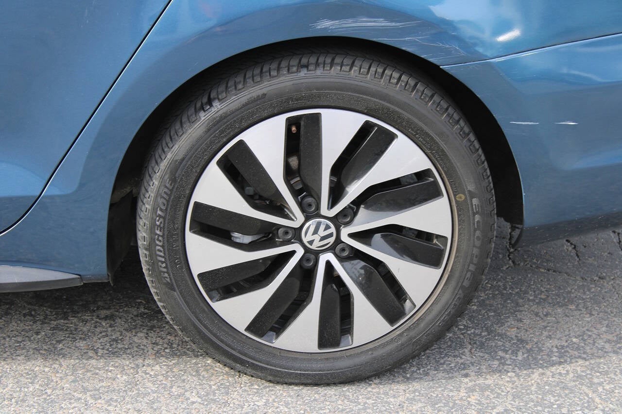 2016 Volkswagen Jetta Hybrid SEL Premium 4dr Sedan