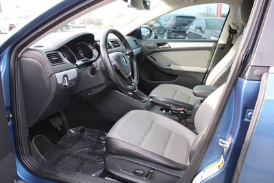 2016 Volkswagen Jetta Hybrid SEL Premium 4dr Sedan