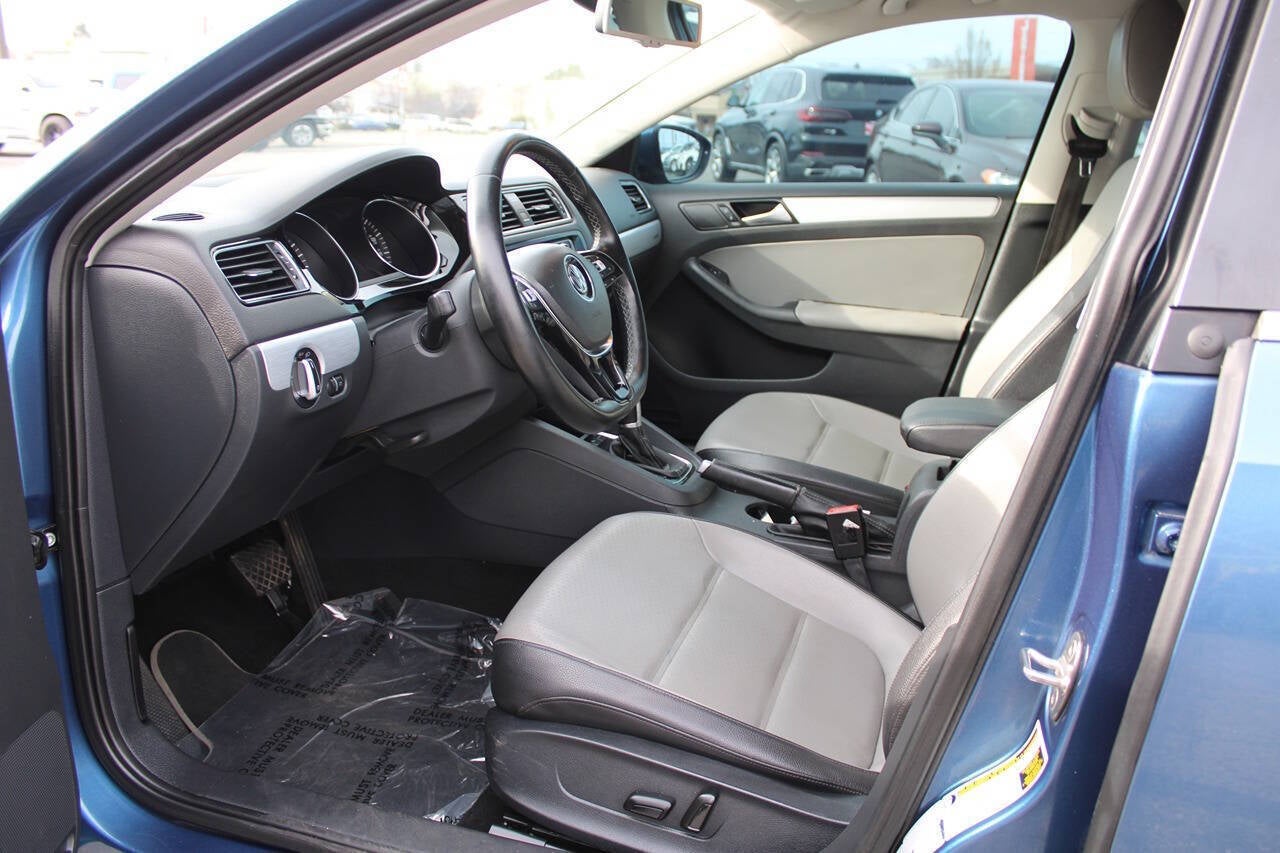 2016 Volkswagen Jetta Hybrid SEL Premium 4dr Sedan