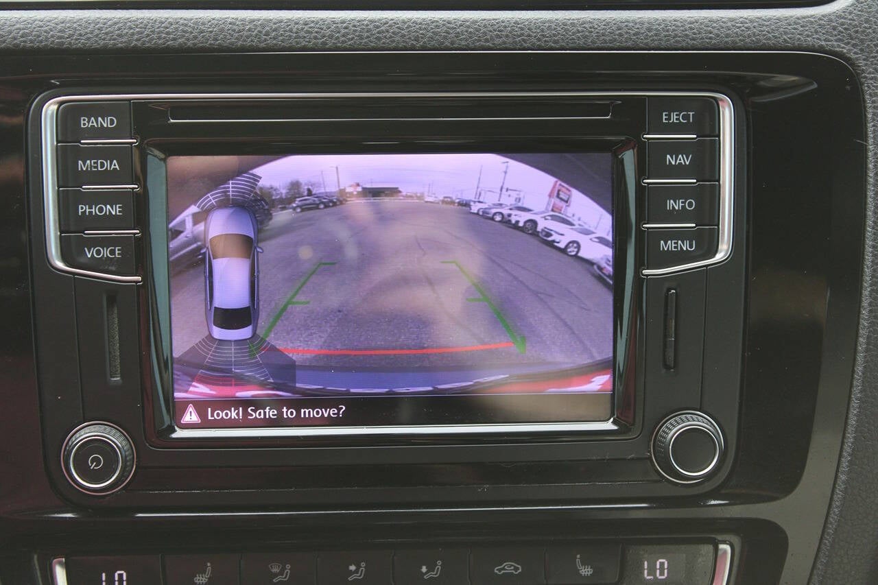 2016 Volkswagen Jetta Hybrid SEL Premium 4dr Sedan