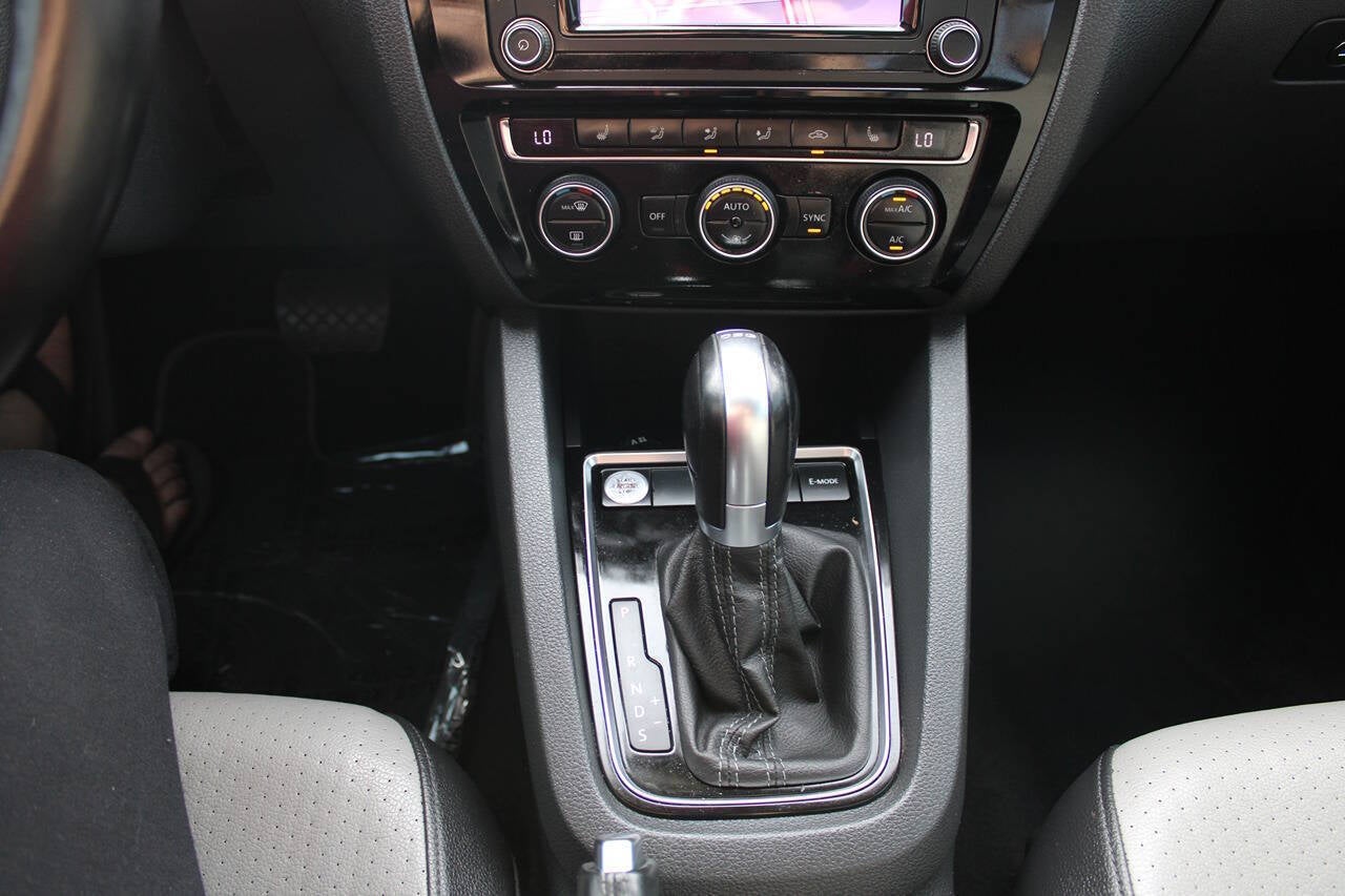 2016 Volkswagen Jetta Hybrid SEL Premium 4dr Sedan