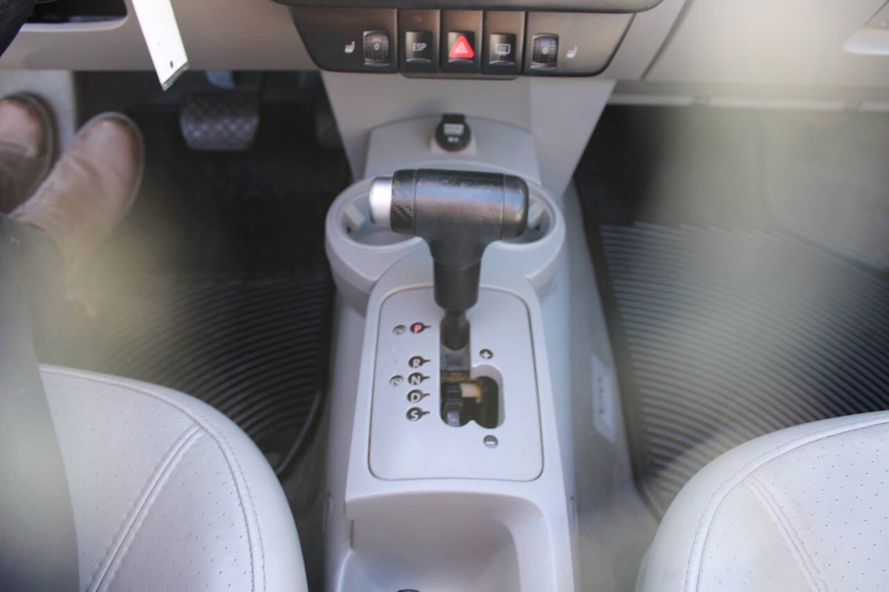 2004 Volkswagen New Beetle Convertible GLS 2dr 1.8T Turbo Convertible