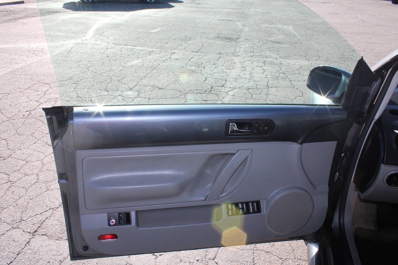 2004 Volkswagen New Beetle Convertible GLS 2dr 1.8T Turbo Convertible