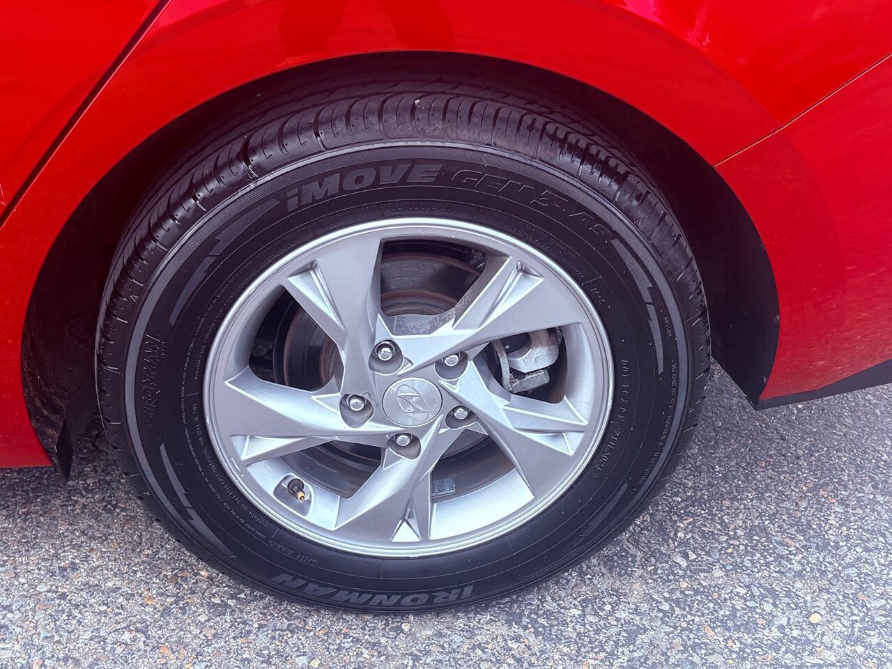 2021 Hyundai Elantra SE 4dr Sedan