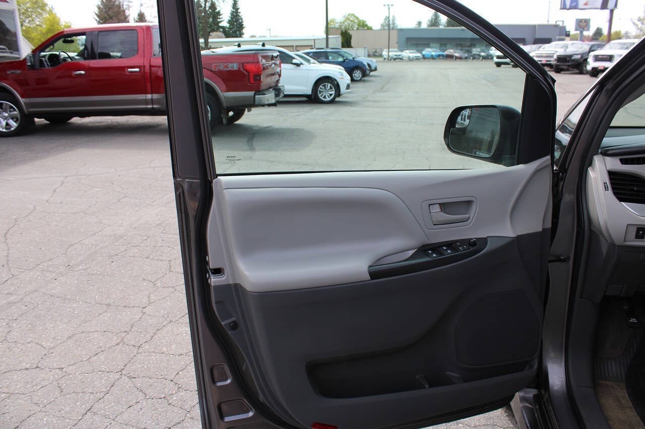 2018 Toyota Sienna L 7 Passenger 4dr Mini Van