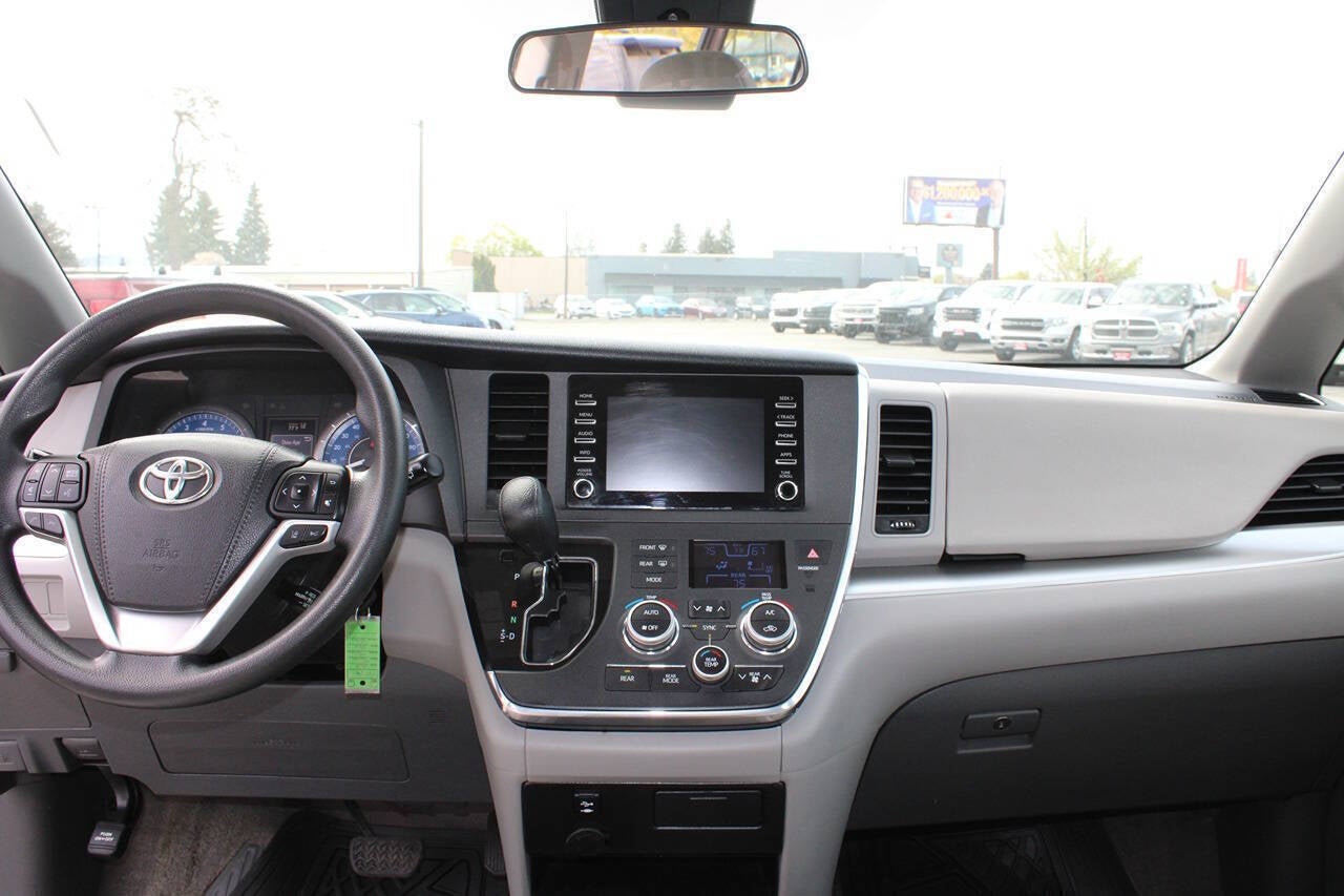 2018 Toyota Sienna L 7 Passenger 4dr Mini Van