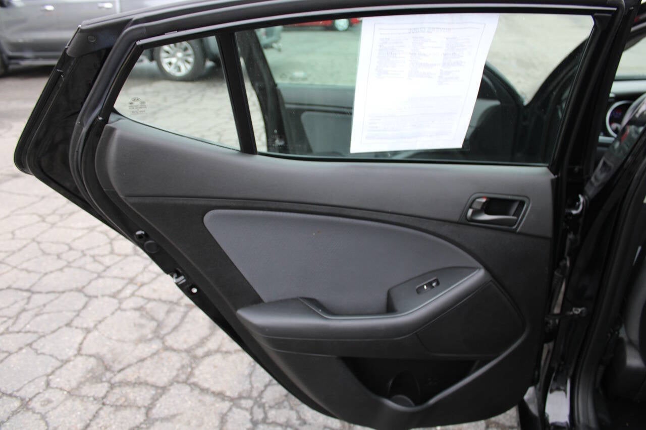 2015 Kia Optima LX 4dr Sedan