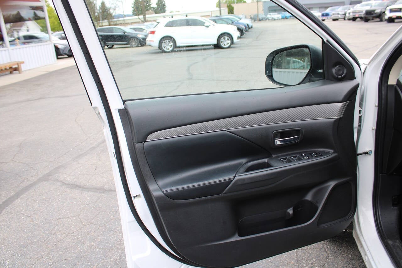 2020 Mitsubishi Outlander SEL AWD 4dr SUV