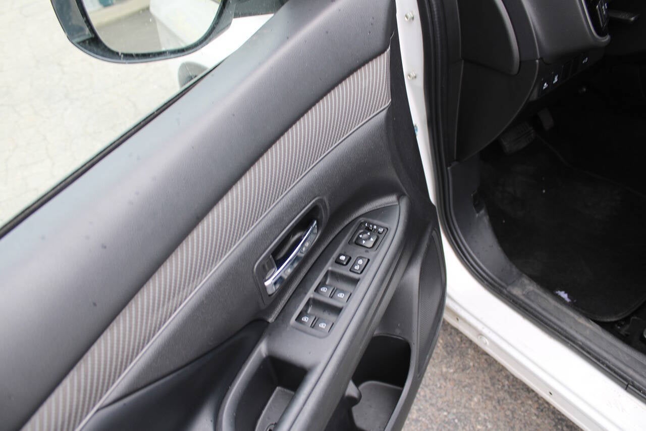 2020 Mitsubishi Outlander SEL AWD 4dr SUV