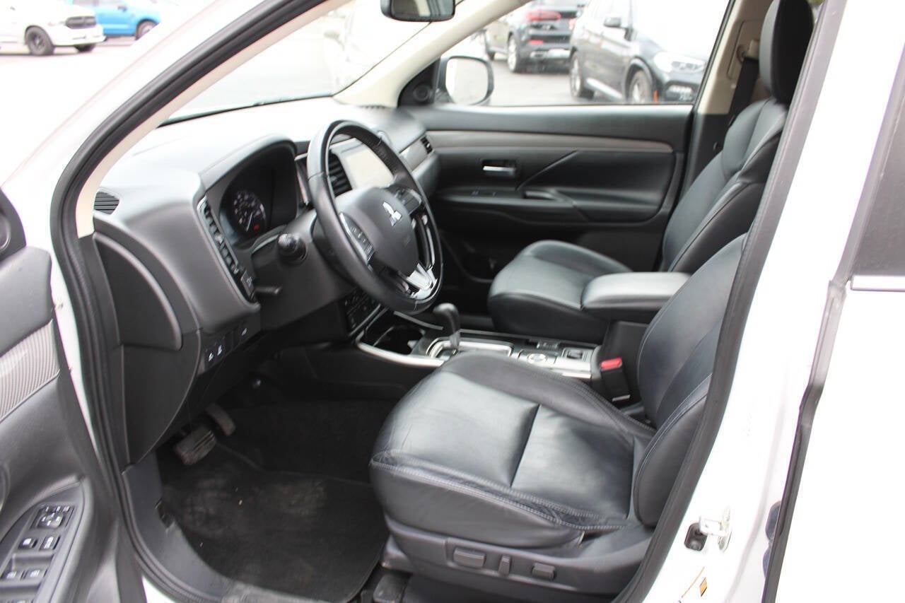 2020 Mitsubishi Outlander SEL AWD 4dr SUV