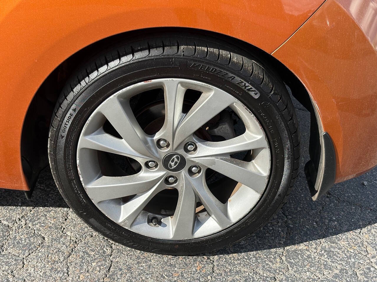 2016 Hyundai Veloster Base 3dr Coupe 6M w/Black Seats