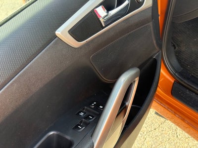 2016 Hyundai Veloster Base 3dr Coupe 6M w/Black Seats