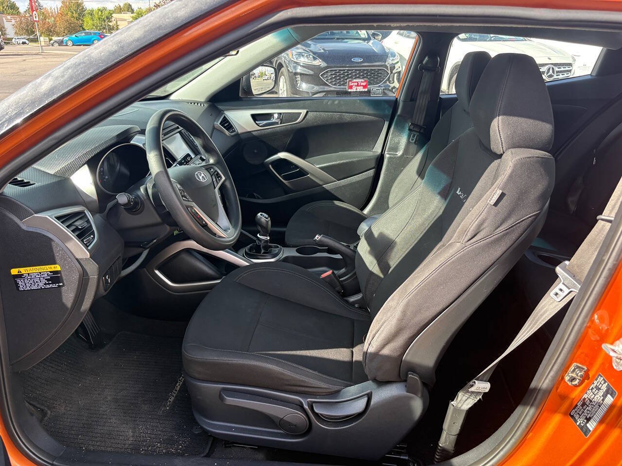 2016 Hyundai Veloster Base 3dr Coupe 6M w/Black Seats