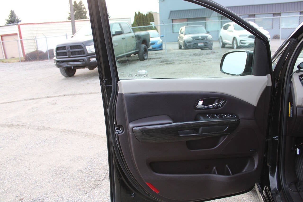 2016 Kia Sedona Limited 4dr Mini Van