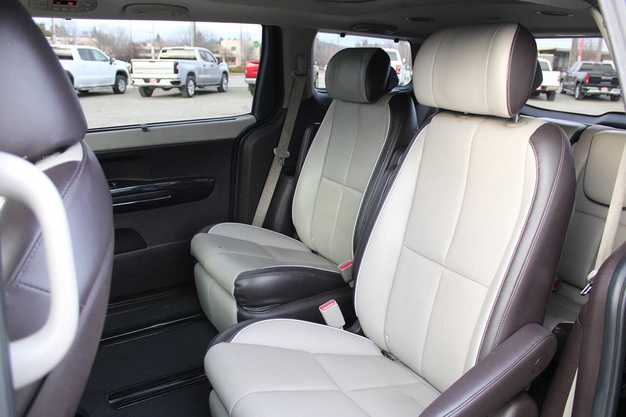 2016 Kia Sedona Limited 4dr Mini Van