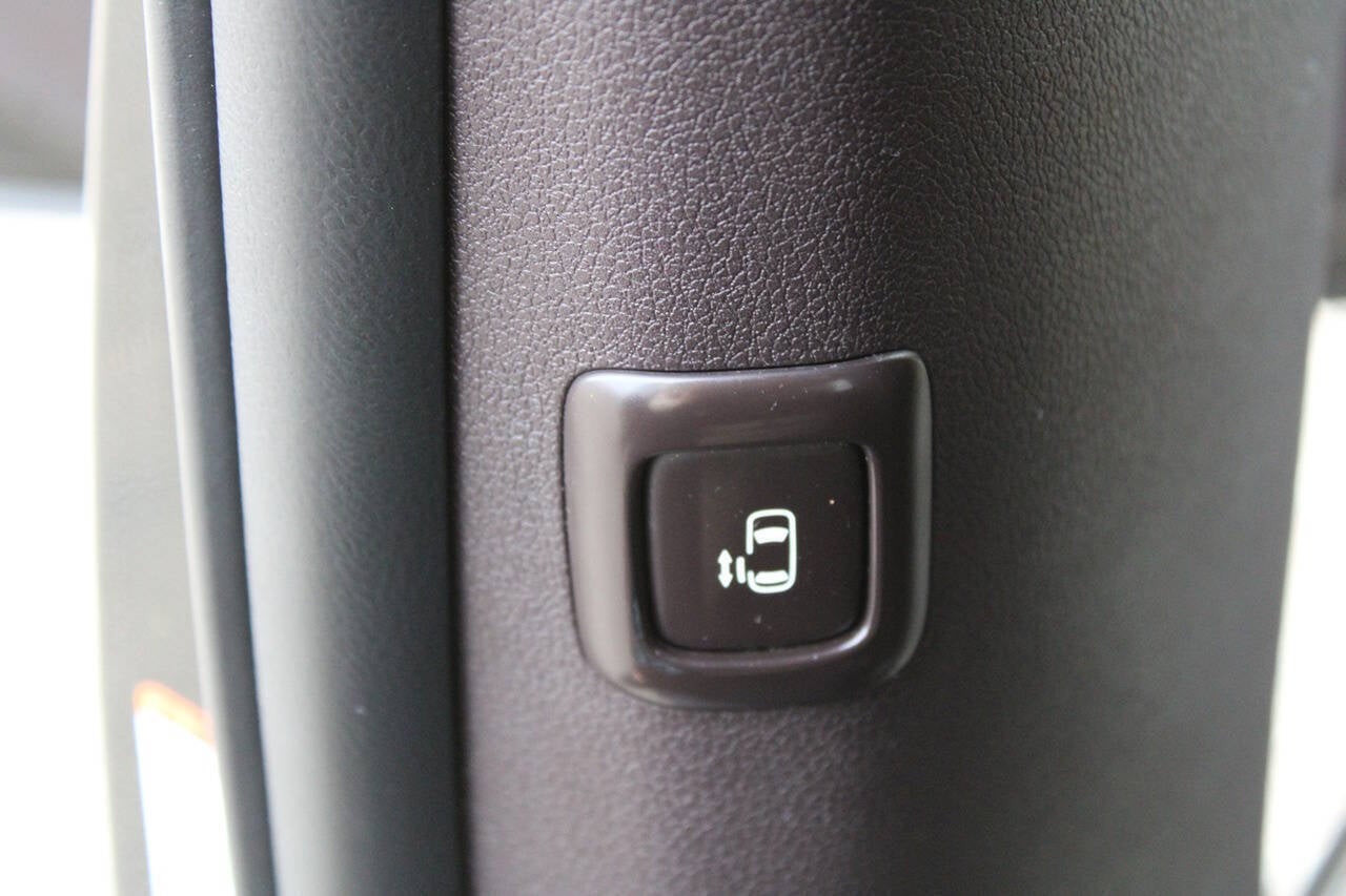 2016 Kia Sedona Limited 4dr Mini Van