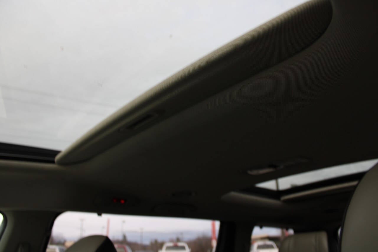 2016 Kia Sedona Limited 4dr Mini Van