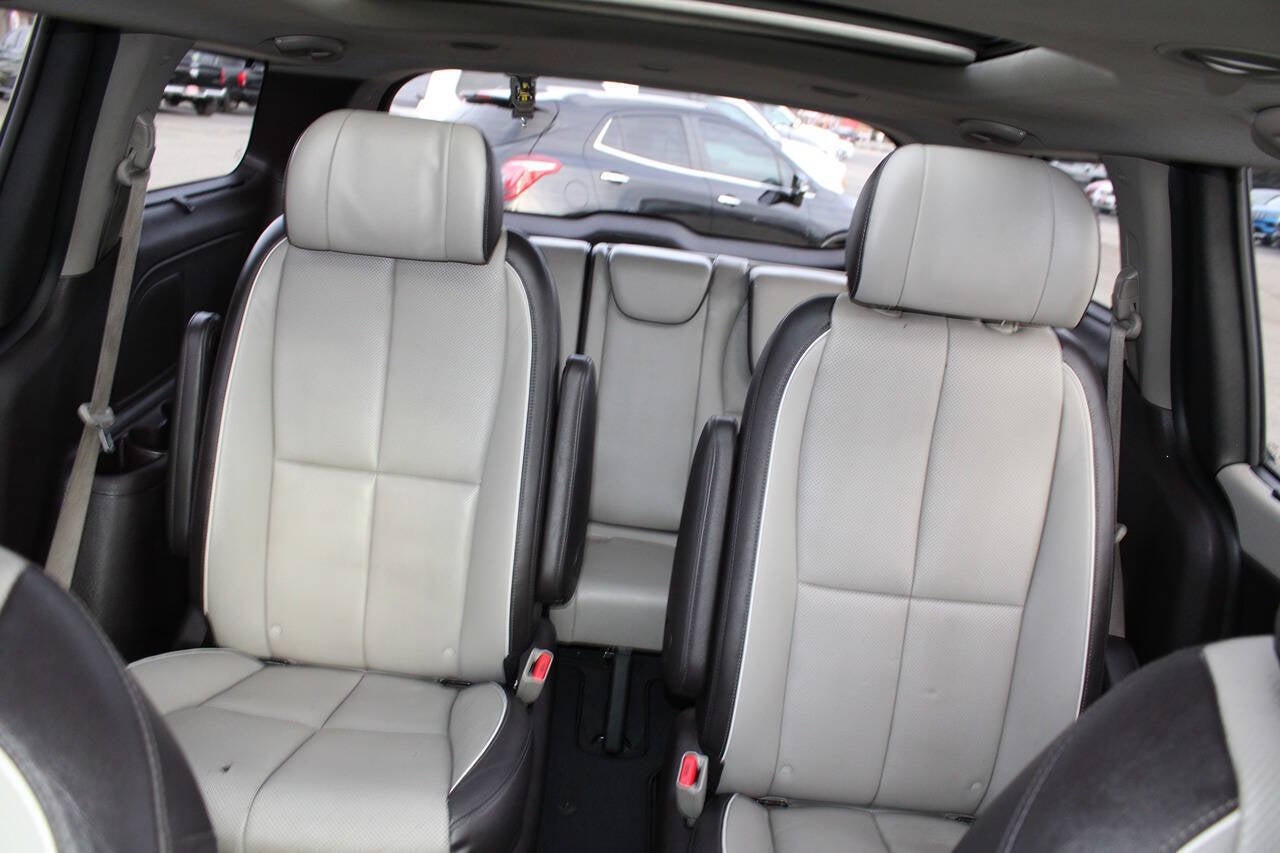 2016 Kia Sedona Limited 4dr Mini Van