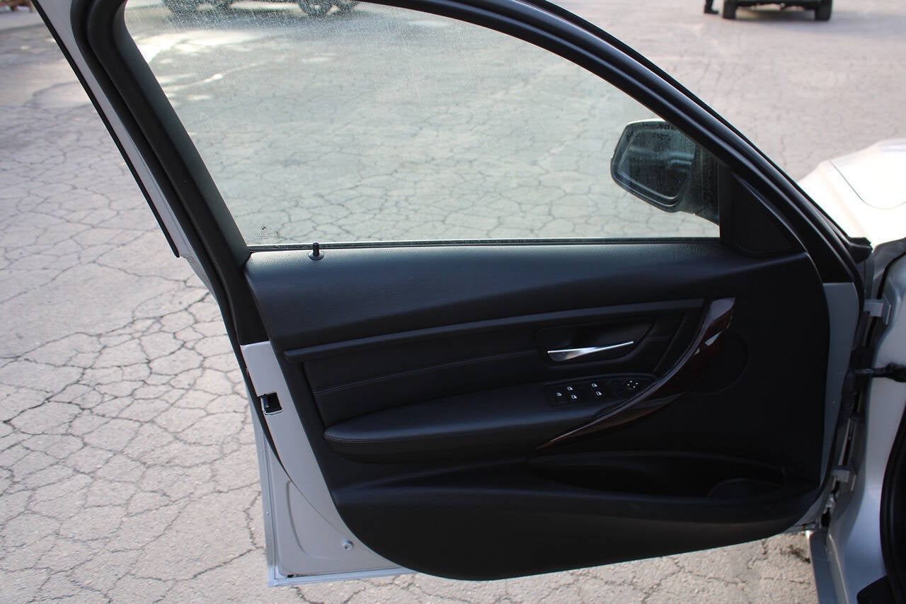 2013 BMW 3 Series 328i xDrive AWD 4dr Sedan