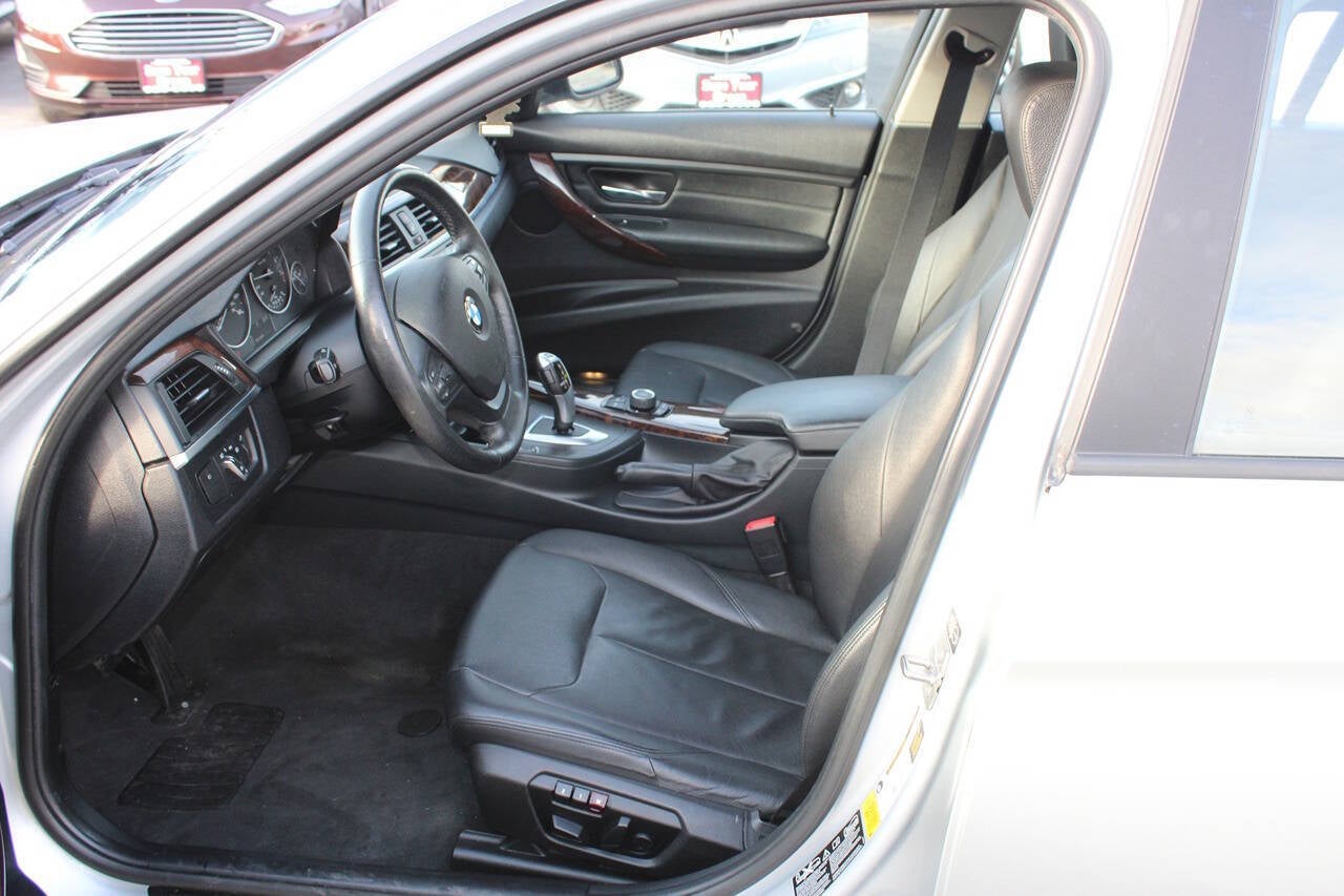 2013 BMW 3 Series 328i xDrive AWD 4dr Sedan