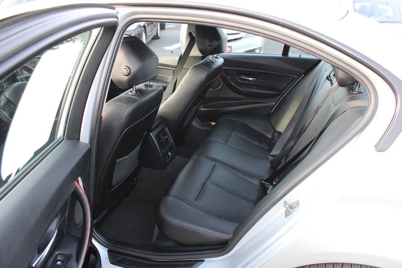 2013 BMW 3 Series 328i xDrive AWD 4dr Sedan