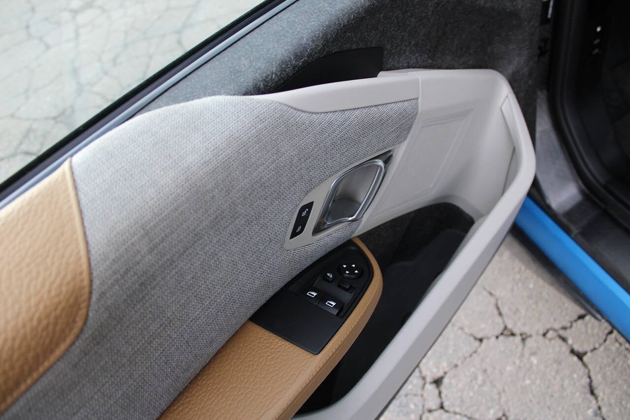 2016 BMW i3 Base 4dr Hatchback w/ Range Extender