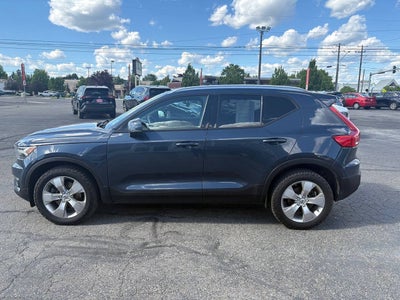 2022 Volvo XC40 T5 Momentum AWD 4dr SUV