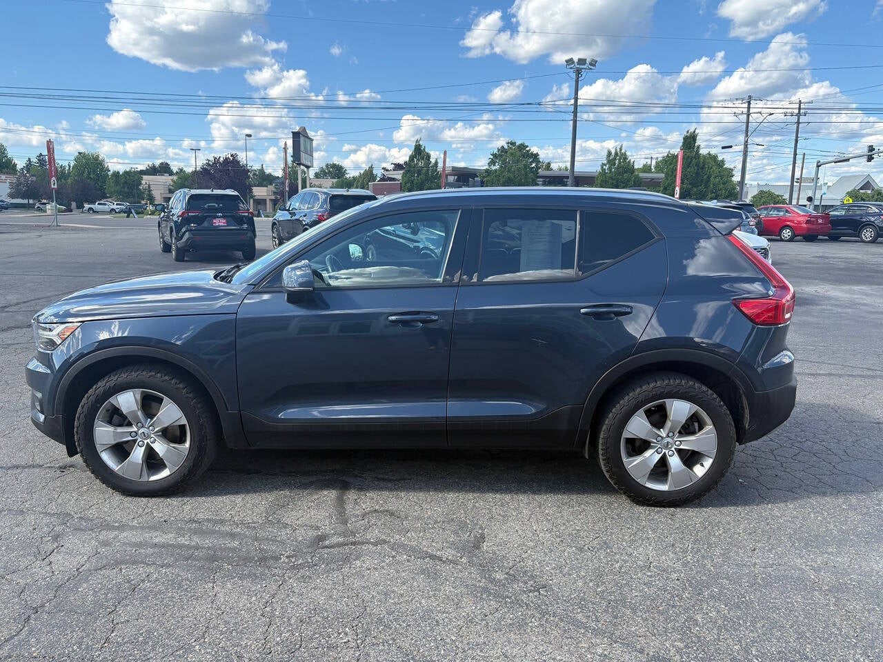 2022 Volvo XC40 T5 Momentum AWD 4dr SUV