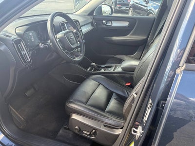2022 Volvo XC40 T5 Momentum AWD 4dr SUV