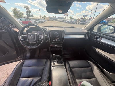 2022 Volvo XC40 T5 Momentum AWD 4dr SUV
