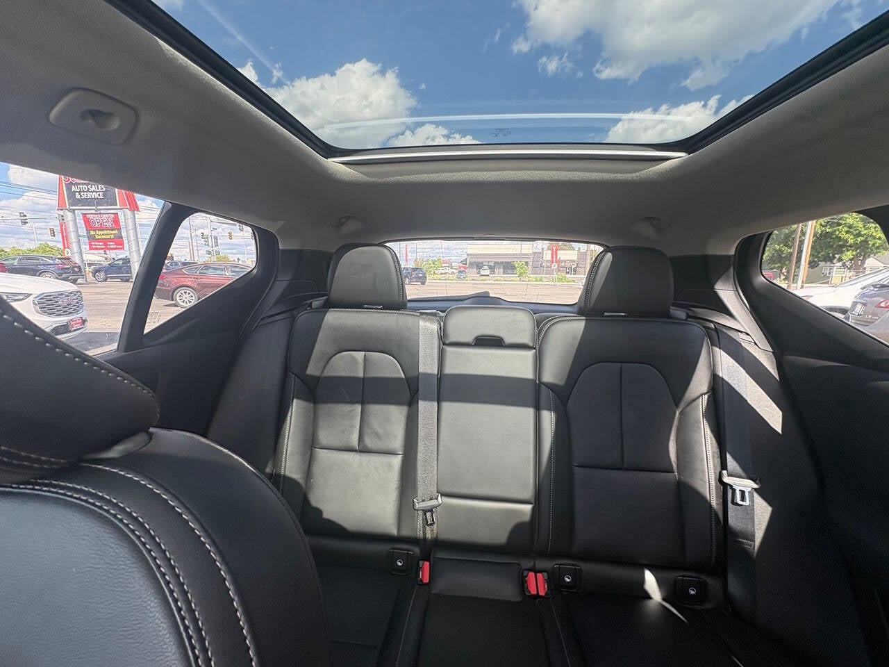 2022 Volvo XC40 T5 Momentum AWD 4dr SUV