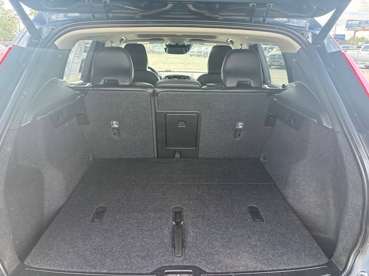 2022 Volvo XC40 T5 Momentum AWD 4dr SUV