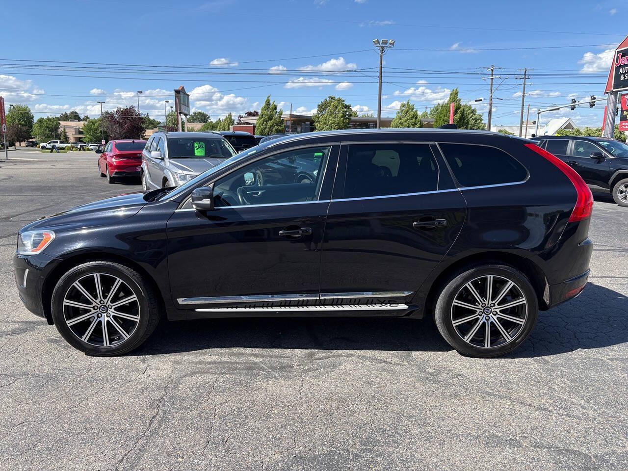 2015 Volvo XC60 T6 AWD 4dr SUV (midyear release)