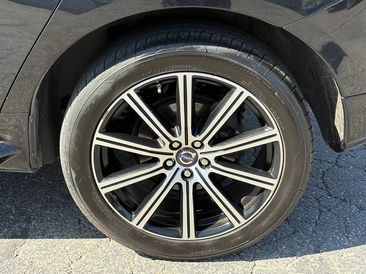 2015 Volvo XC60 T6 AWD 4dr SUV (midyear release)