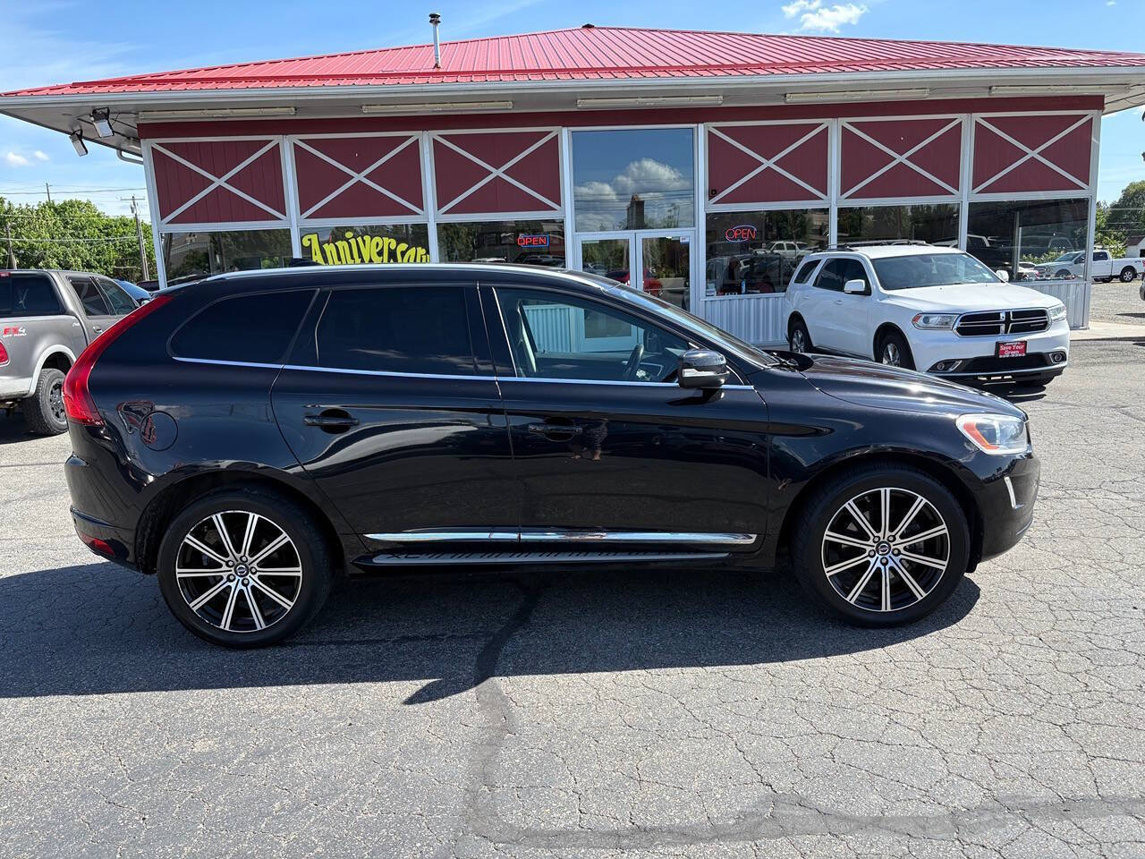 2015 Volvo XC60 T6 AWD 4dr SUV (midyear release)