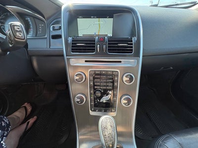 2015 Volvo XC60 T6 AWD 4dr SUV (midyear release)