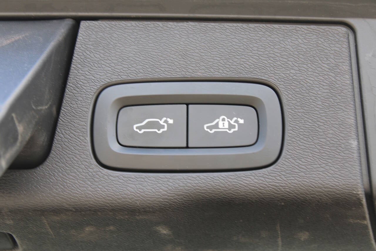 2022 Volvo XC60 B5 Momentum AWD 4dr SUV