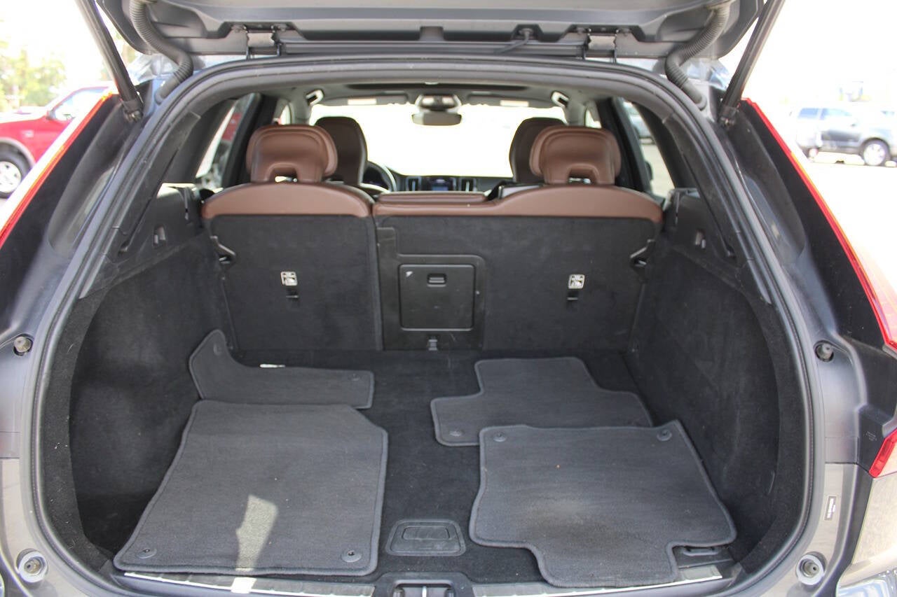 2022 Volvo XC60 B5 Momentum AWD 4dr SUV