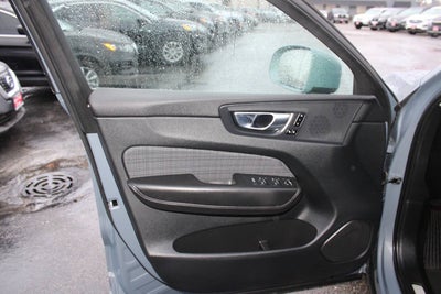 2022 Volvo XC60 B5 Momentum AWD 4dr SUV