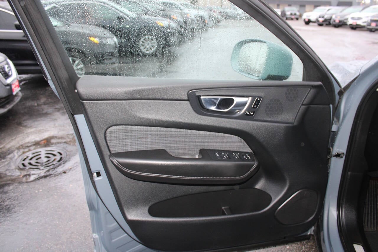 2022 Volvo XC60 B5 Momentum AWD 4dr SUV