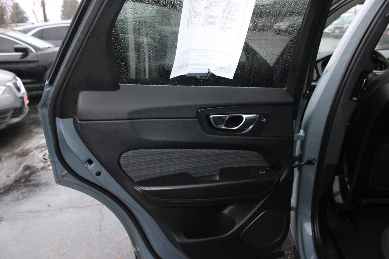 2022 Volvo XC60 B5 Momentum AWD 4dr SUV