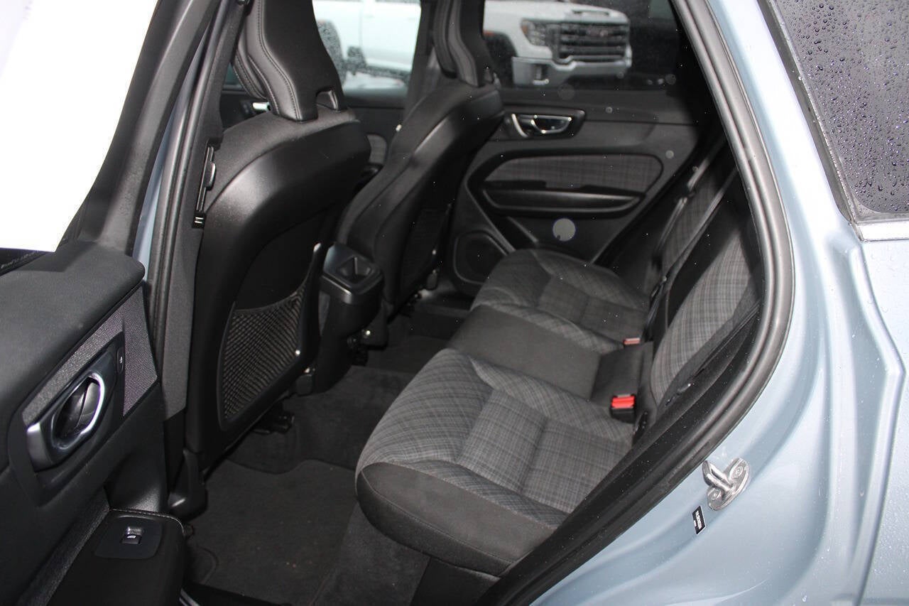 2022 Volvo XC60 B5 Momentum AWD 4dr SUV