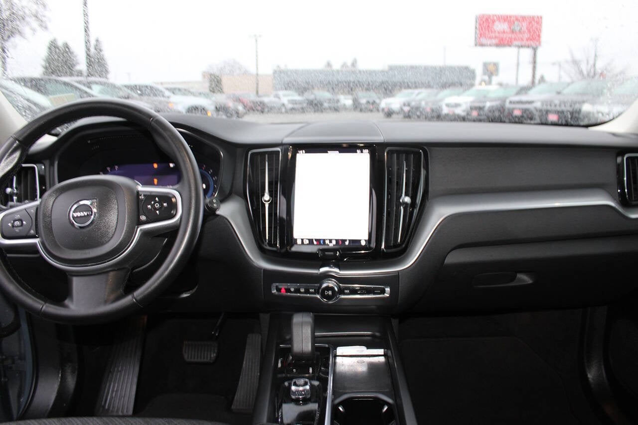 2022 Volvo XC60 B5 Momentum AWD 4dr SUV