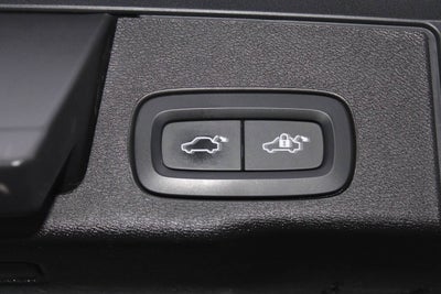 2022 Volvo XC60 B5 Momentum AWD 4dr SUV